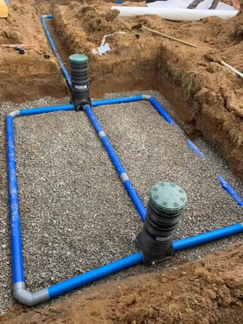 Aménagement extérieur - Enrobé, massif, pavés travertin