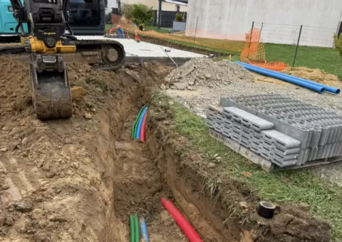 Branchement électricité et eau PTT - pelle8t fourreau