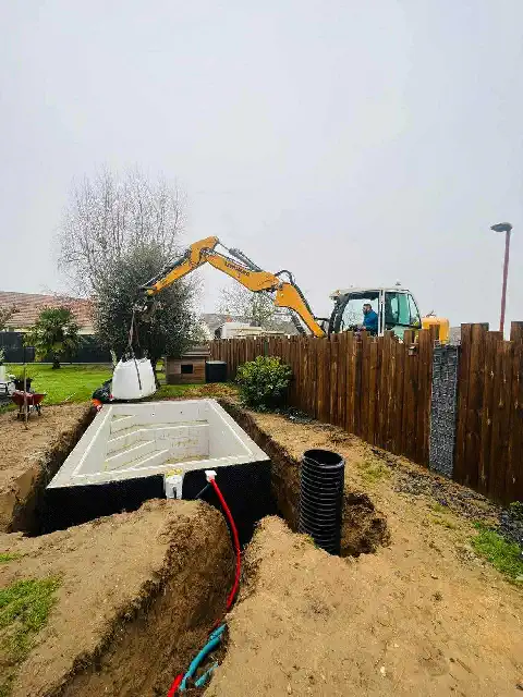Aménagement extérieur - Terrasse sur plot, paillage bois et plantations